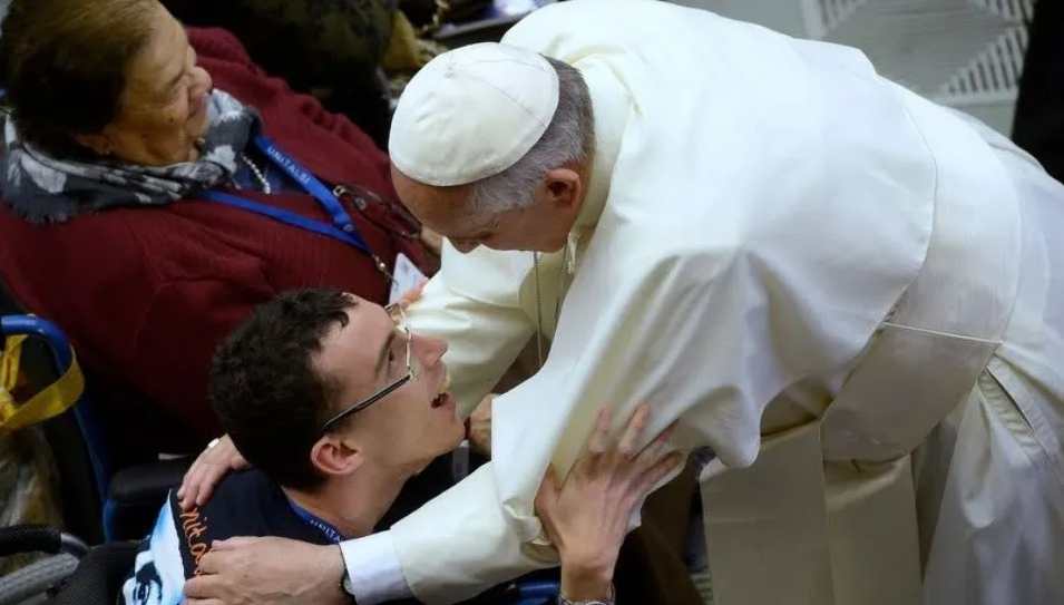 El 25 de noviembre, en el Aula "Juan Pablo II" de la Oficina de Prensa de la Santa Sede, se presentó el mensaje , con la participación del Padre Alexandre Awi Mello, secretario del Dicasterio para los Laicos, la Familia y la Vida; el doctor Vittorio Scelzo, comisario para la pastoral de los ancianos y discapacitados; y Antonietta de la Comunidad Fe y luz. En su alocución, el Padre Alexandre Awi Mello especificó que el mensaje del pontífice, al reconocer que las personas con discapacidad tienen su lugar en e