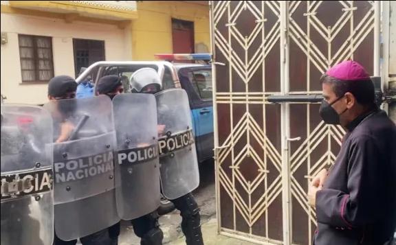 Sandinismo aplasta a la Iglesia