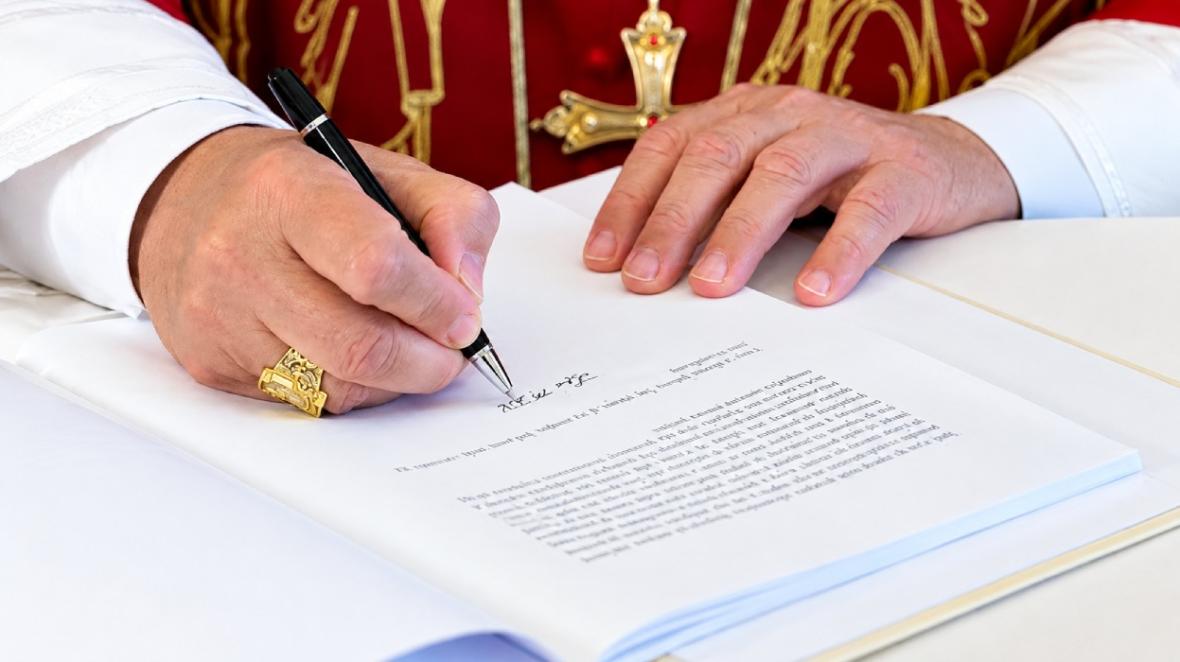 “Los santos siguen formando santos”: Mensaje del papa León a los obispos de América Latina