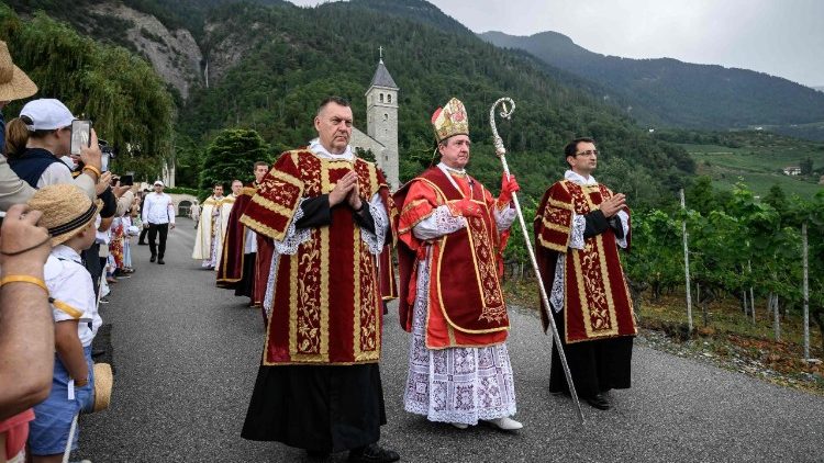 La celebración en Ecône con motivo de la consagración de cuatro nuevos obispos de la Fraternidad Sacerdotal San Pío X.