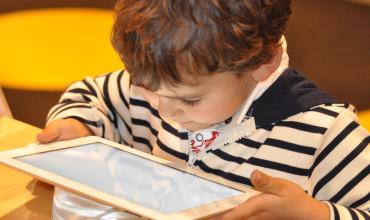 Claves para cultivar en los niños el amor a la virtud y no a lo virtual
